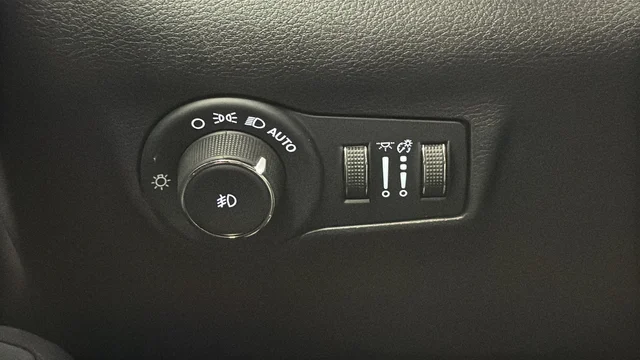 Used 2022 Bright White Clearcoat Jeep Trailhawk image 31