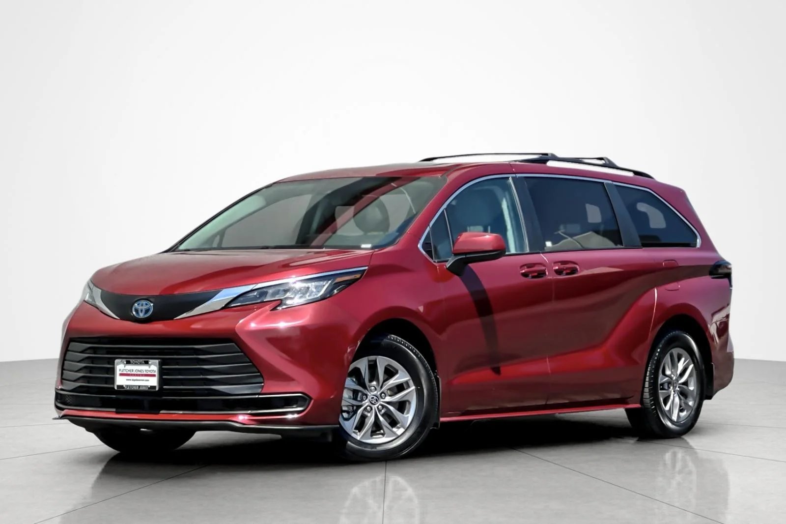 2023 Toyota Sienna LE 8-Passenger Hybrid FWD's photo