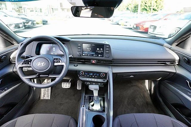 Used 2026 Black Hyundai SEL Sport image 16