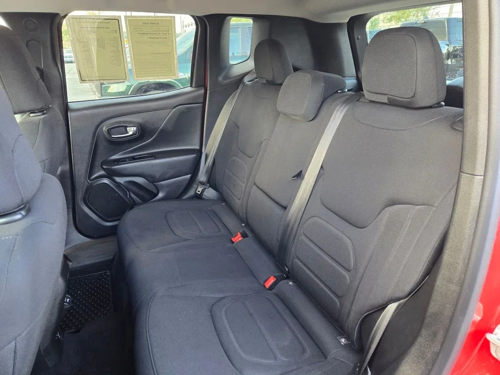 Certified Used 2022 Red Jeep Latitude image 31