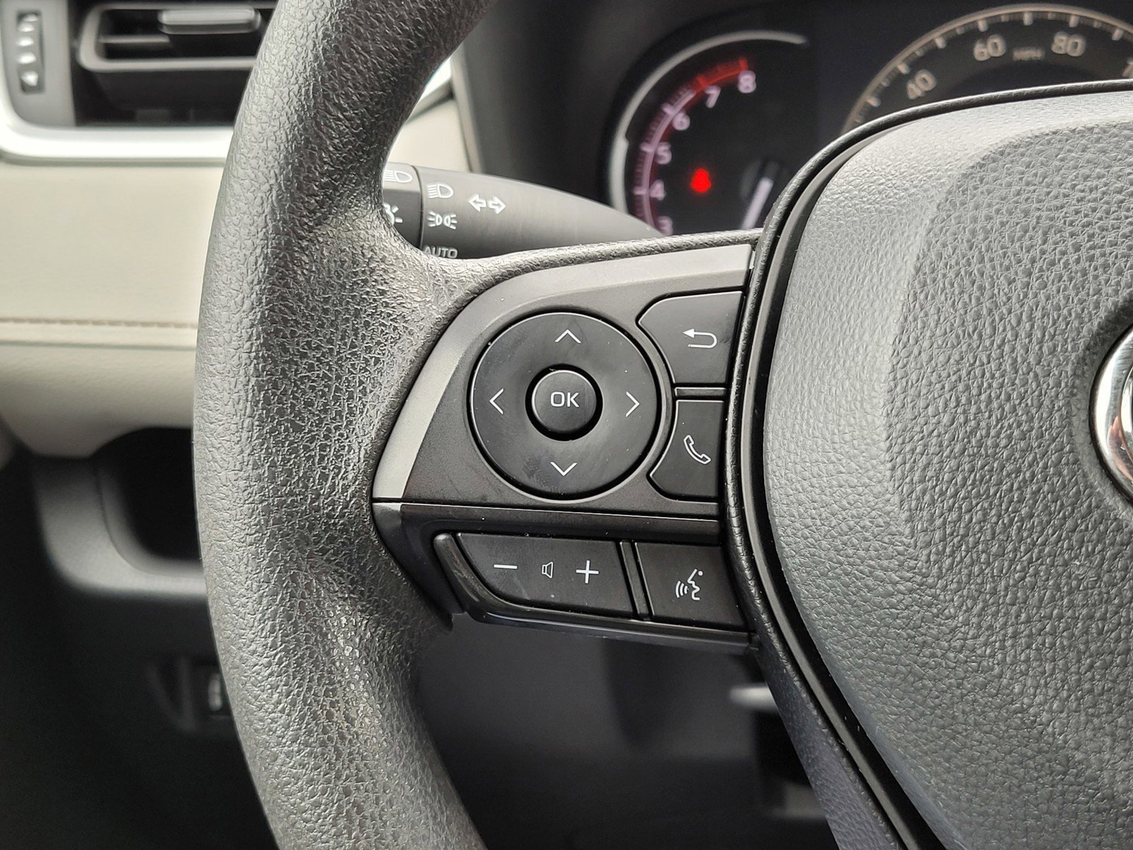 2024 Toyota RAV4 XLE - Photo 25