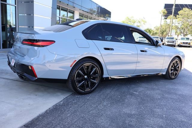 Used 2024  BMW 760i xDrive image 9
