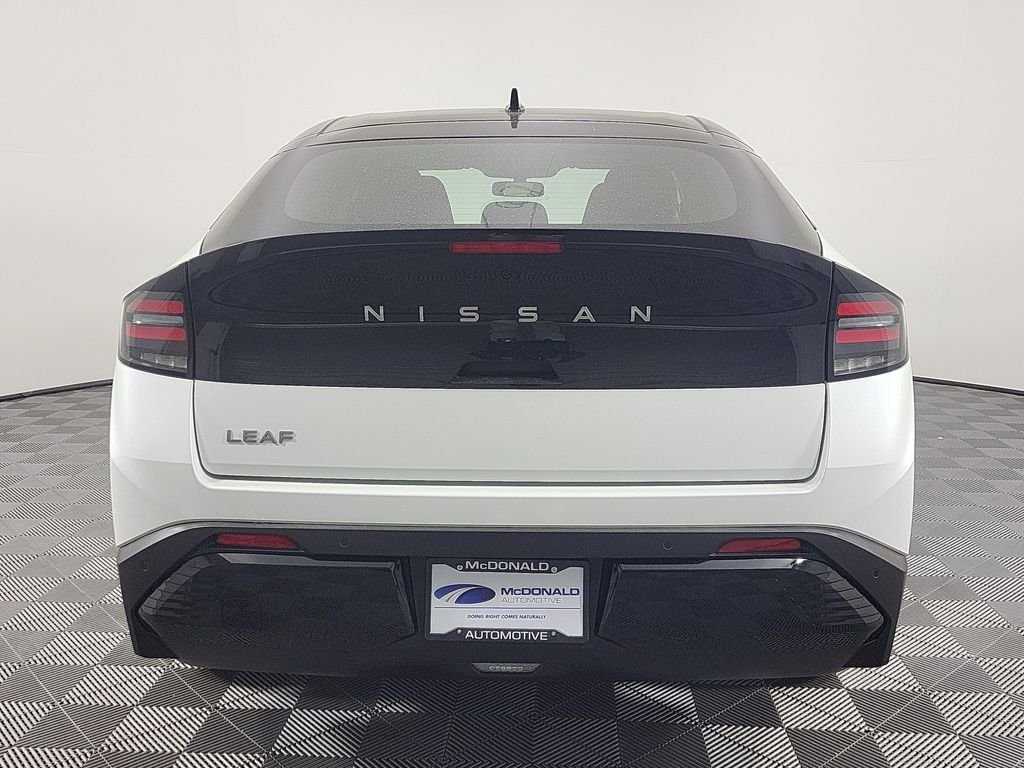 New 2026 Everest White Pearl TriCoat / Super Black Two-tone Nissan SV+ image 4