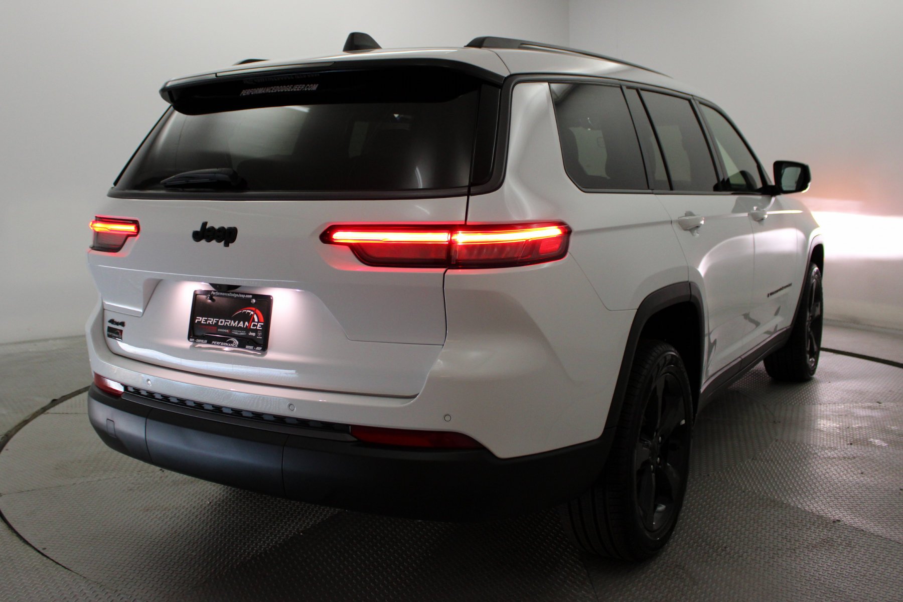 New 2026 Bright White Clear-Coat Exterior Paint Jeep Limited 4x4 image 11