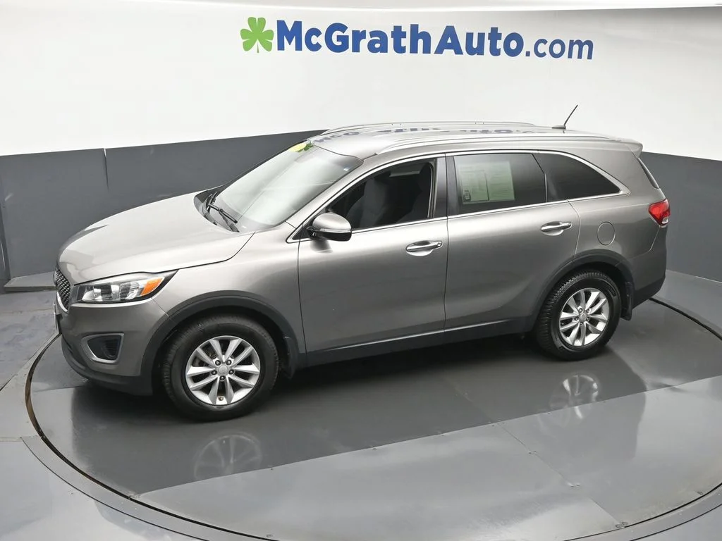 Used 2016 Silver Kia LX image 22