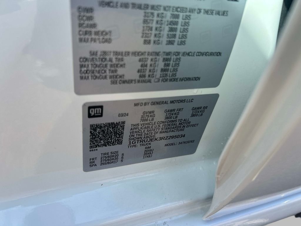 Used 2024 White GMC Elevation image 23