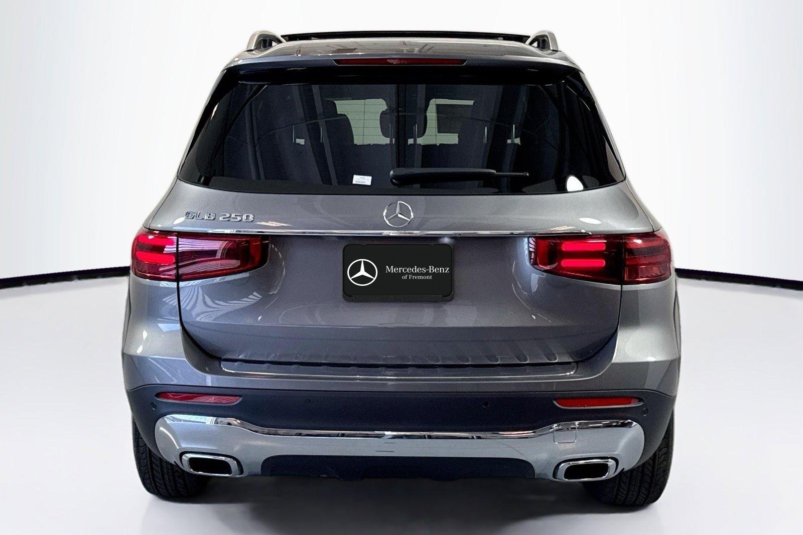 New 2026 Mountain Grey Metallic Mercedes-Benz GLB 250 image 23