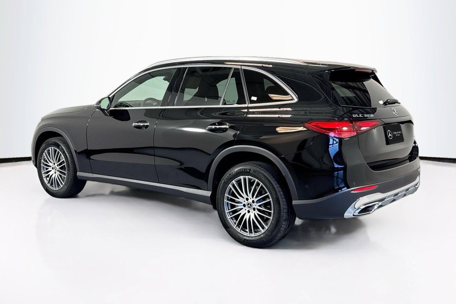 New 2026 Black Mercedes-Benz GLC 300 image 7