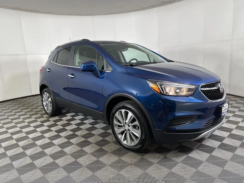 Used 2020 Azure Buick Preferred image 18