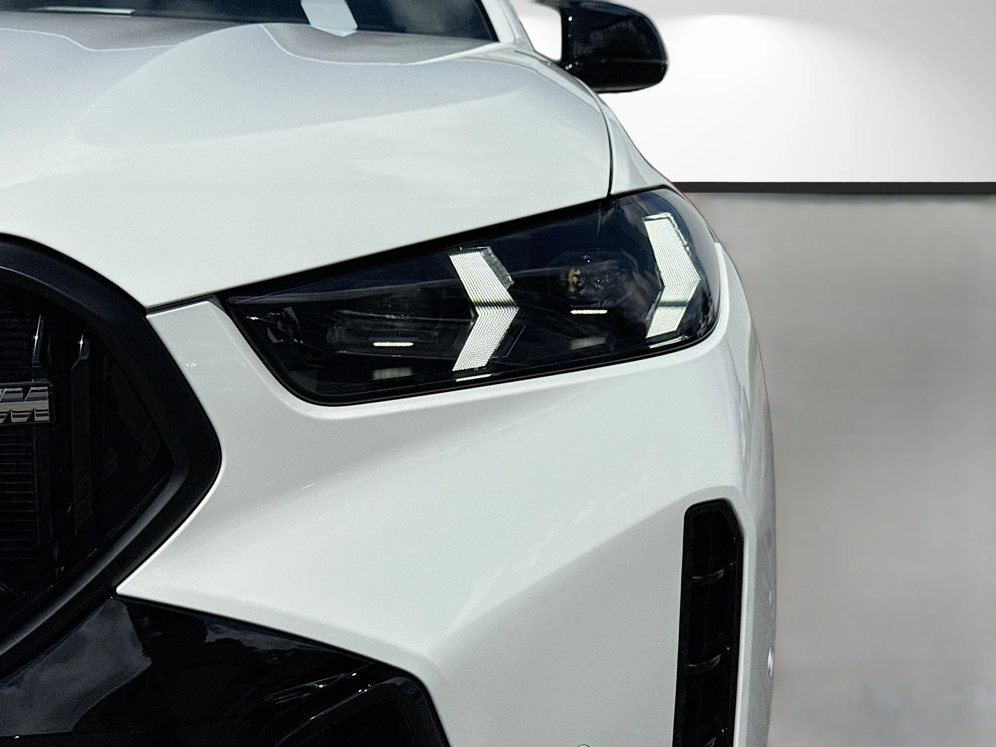 New 2027 Alpine White BMW M60i image 9
