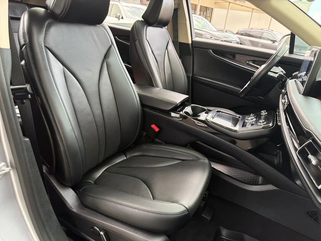 Used 2023 Radiance Metallic Lincoln Reserve image 34