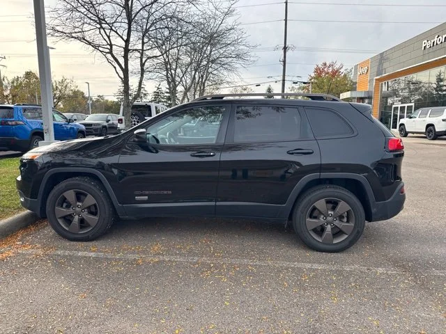 Used 2017 Diamond Black Crystal Pearlcoat Jeep Latitude image 2