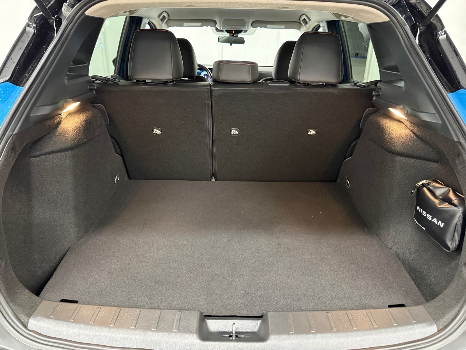 Used 2025 White Nissan SR image 7