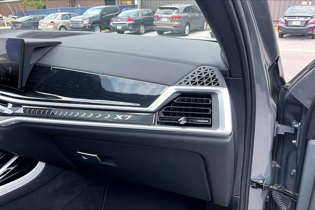 Used 2023 Gray BMW xDrive40i image 22