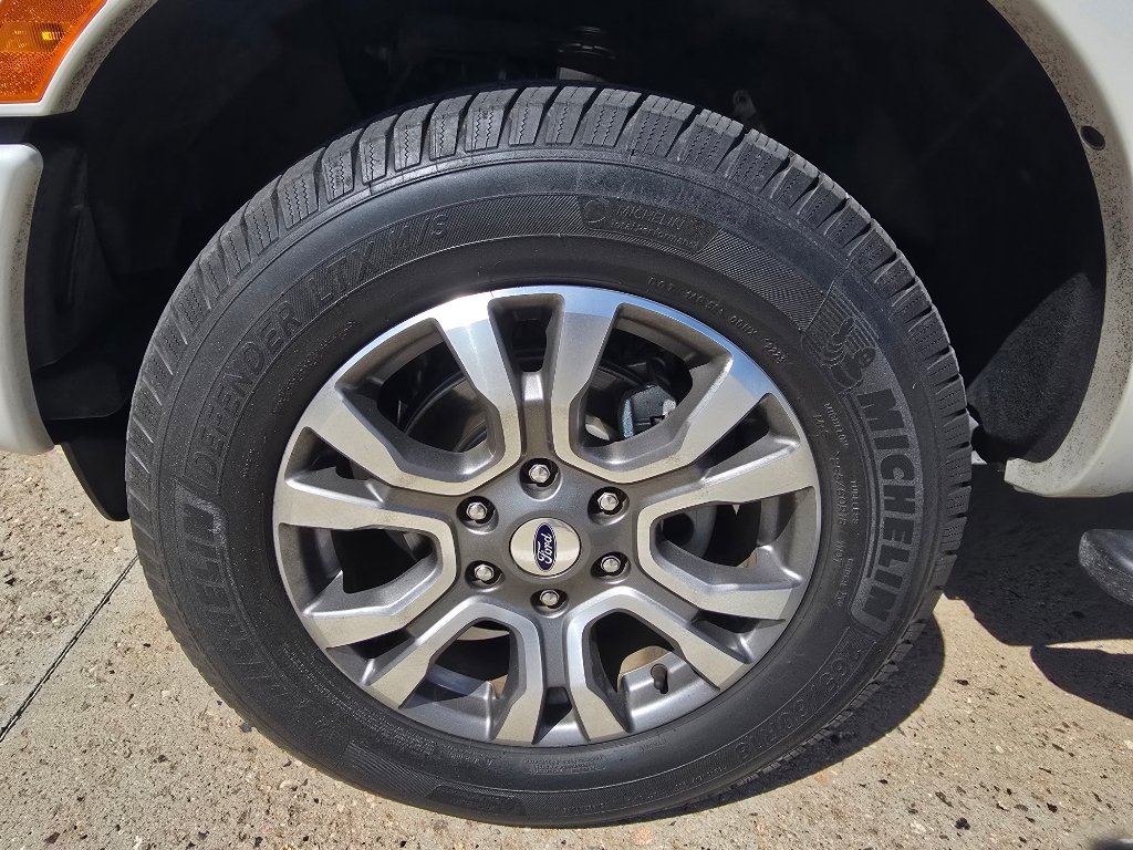 Used 2019 White Platinum Tri-Coat Ford LARIAT image 10