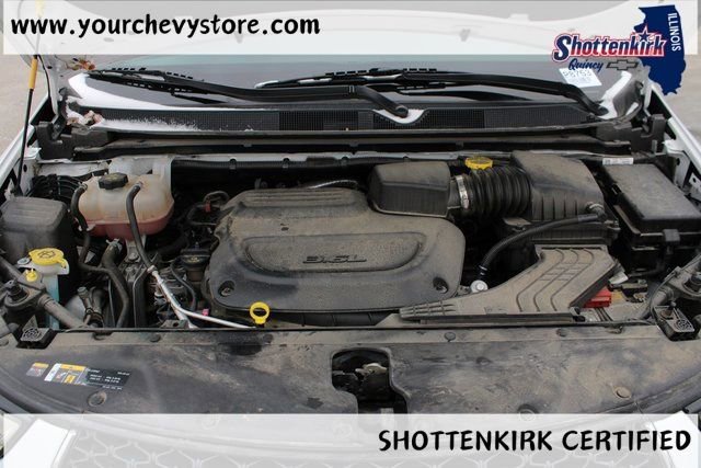 Used 2025 White Chrysler Select image 5