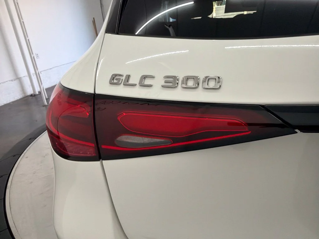New 2027 White Mercedes-Benz GLC 300 image 11
