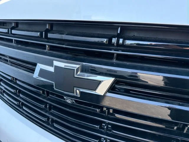 Used 2023 Iridescent Pearl Tricoat Chevrolet RST image 12