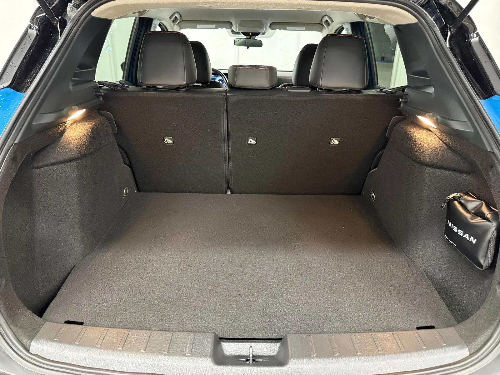 Used 2025 White Nissan SR image 7