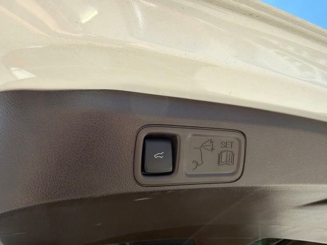 Used 2024 White Ford King Ranch image 9