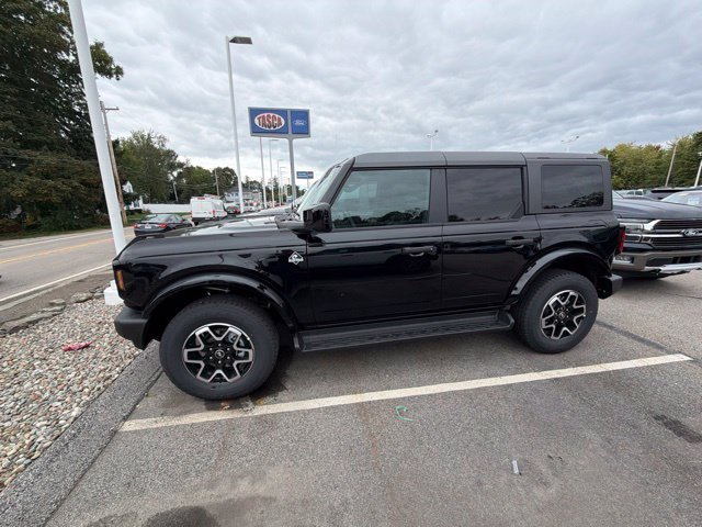 New 2026 Shadow Black Ford Outer Banks® image 4