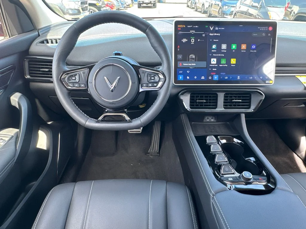 2025 VinFast VF 8 Eco - Photo 22