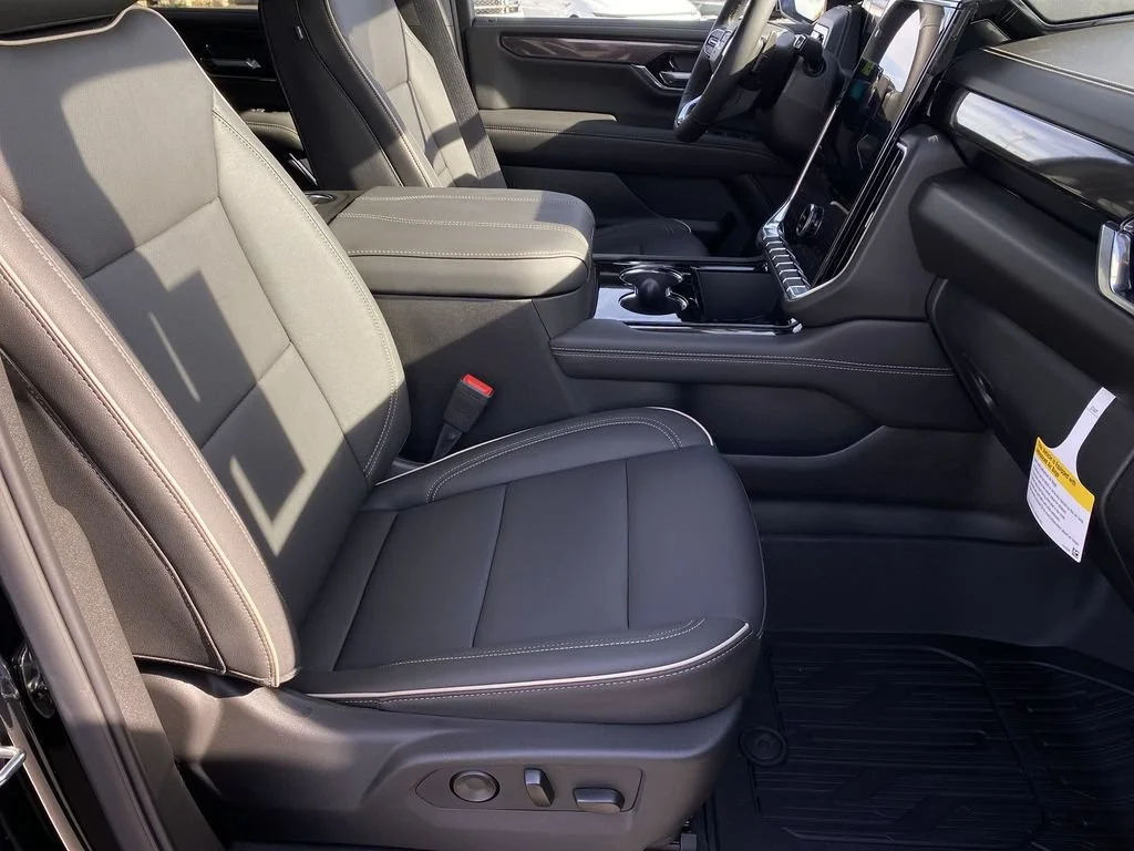 Used 2026 Onyx Black GMC Elevation image 44