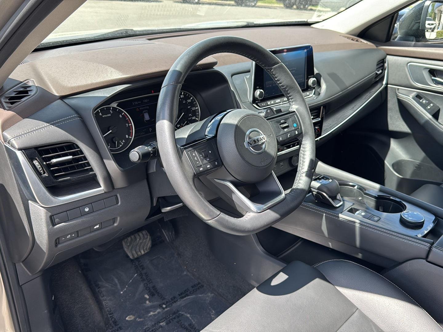Used 2021 Champagne Silver Metallic/Super Black Nissan SL image 27
