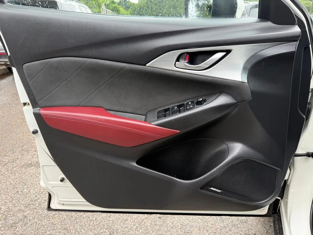 Used 2017 White Mazda Grand Touring image 25