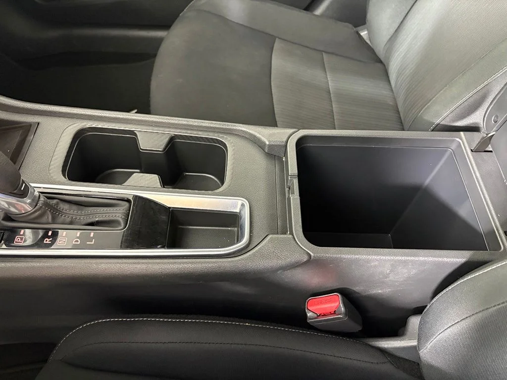 Used 2025 White Nissan SV image 31