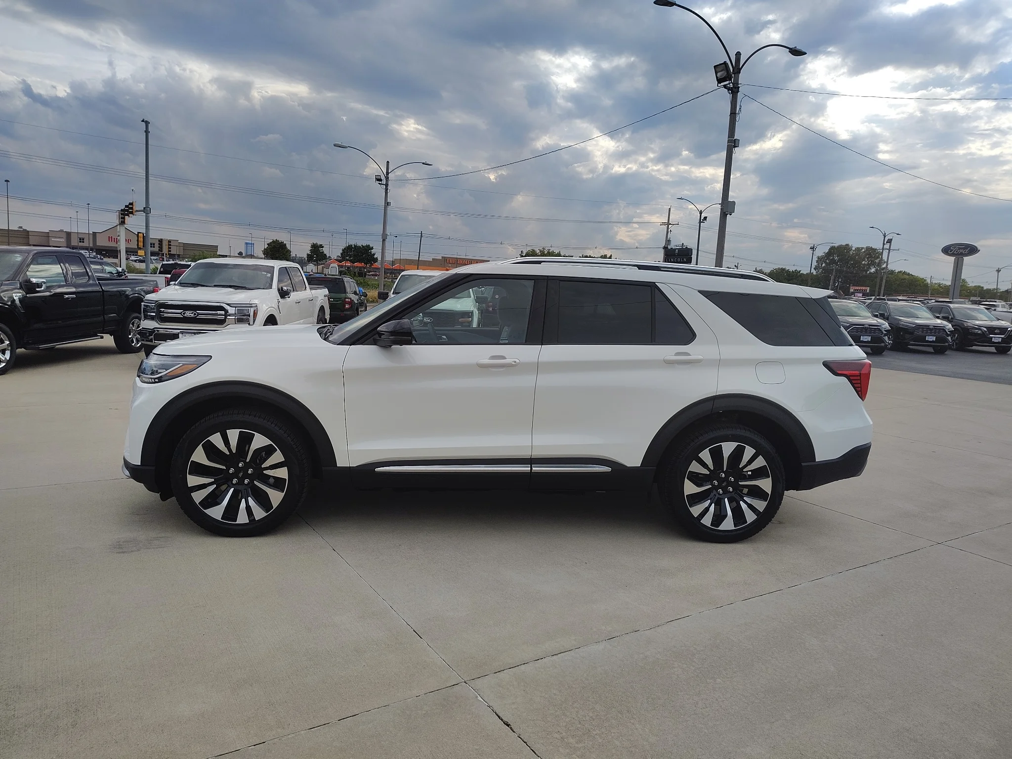 New 2027 Star White Metallic Tri-Coat Ford Platinum™ image 3