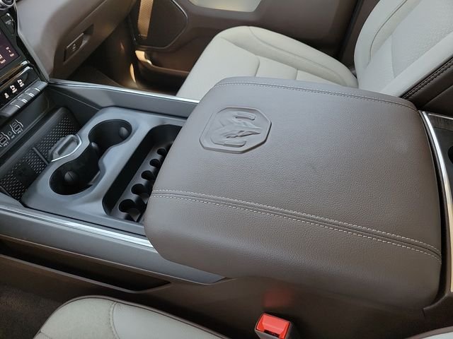 New 2026 Ivory White Tri-Coat Pearl-Coat Exterior Paint RAM Laramie image 20