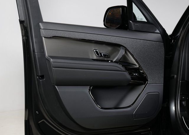 New 2026 Carpathian Grey Land Rover SE image 24