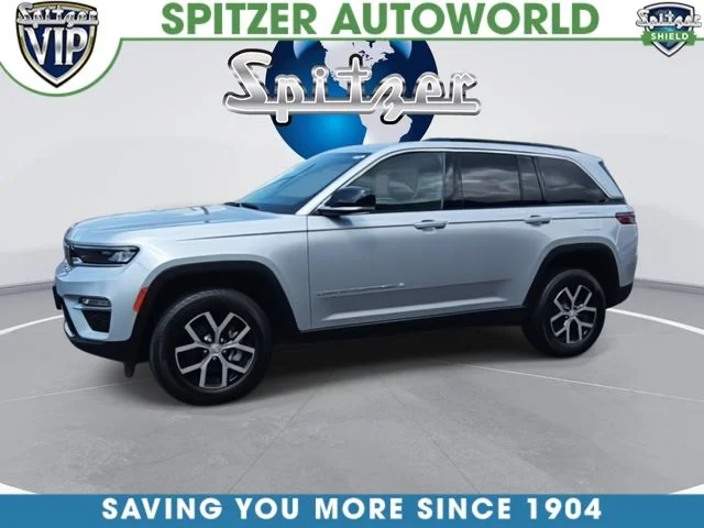 Used 2024 Silver Jeep Limited image 4