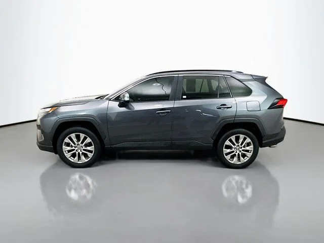 Used 2024 Gray Toyota XLE Premium image 4