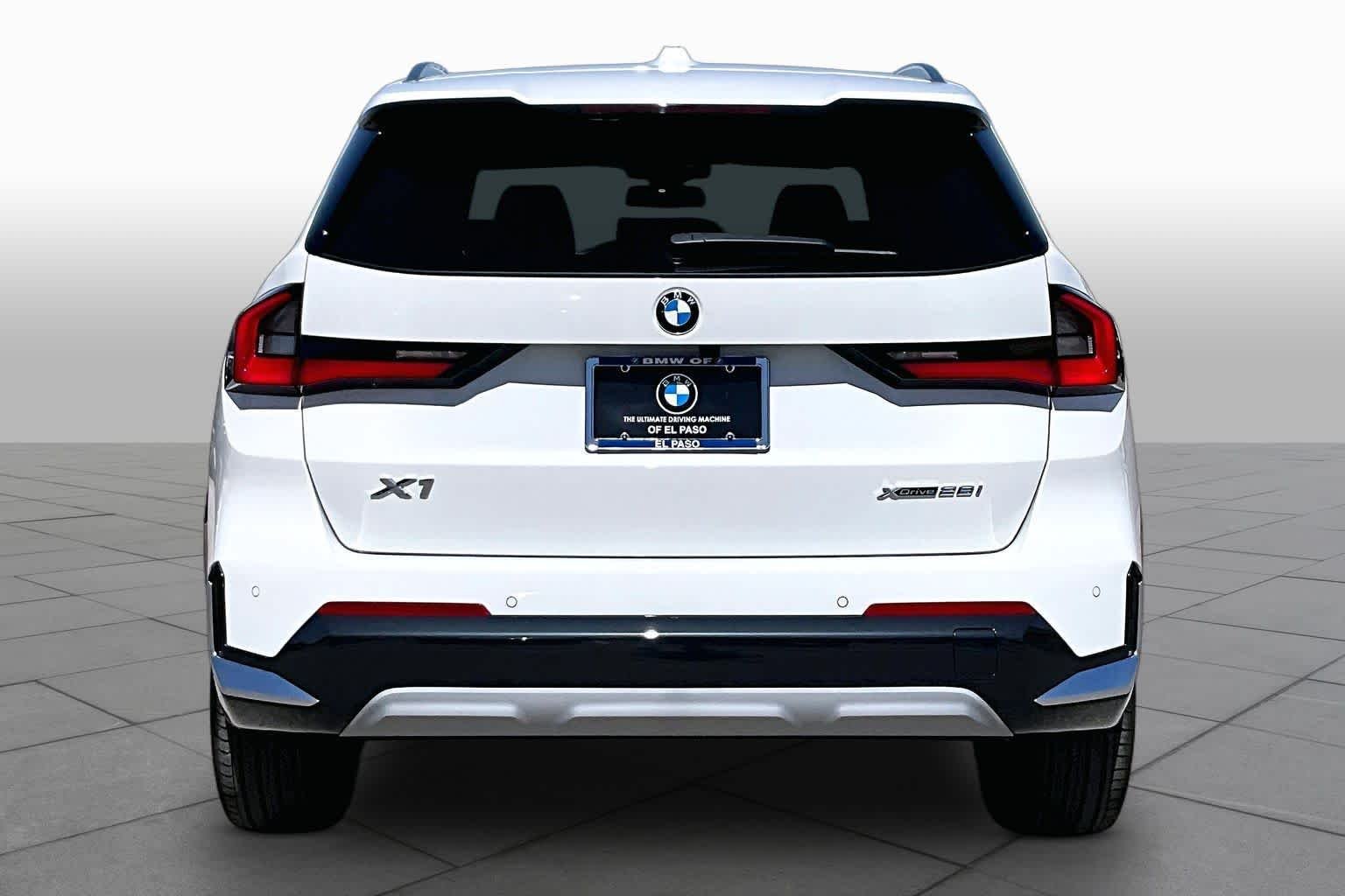 New 2026 Alpine White BMW xDrive28i image 4