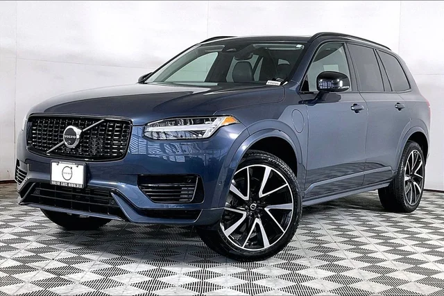 2023 Volvo XC90 Recharge Plug-In Hybrid T8 Plus Dark Theme 7 Passenger
