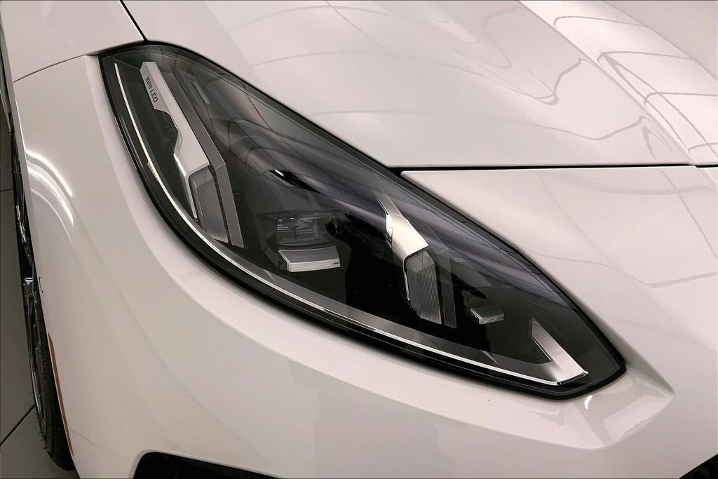Used 2025 Alpine White BMW  image 27