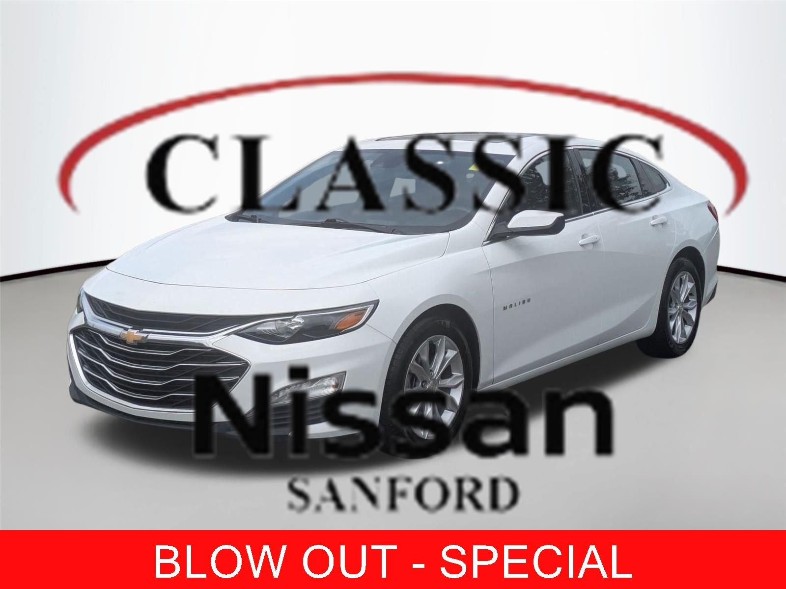 Used 2024 Summit White Chevrolet LT image 1