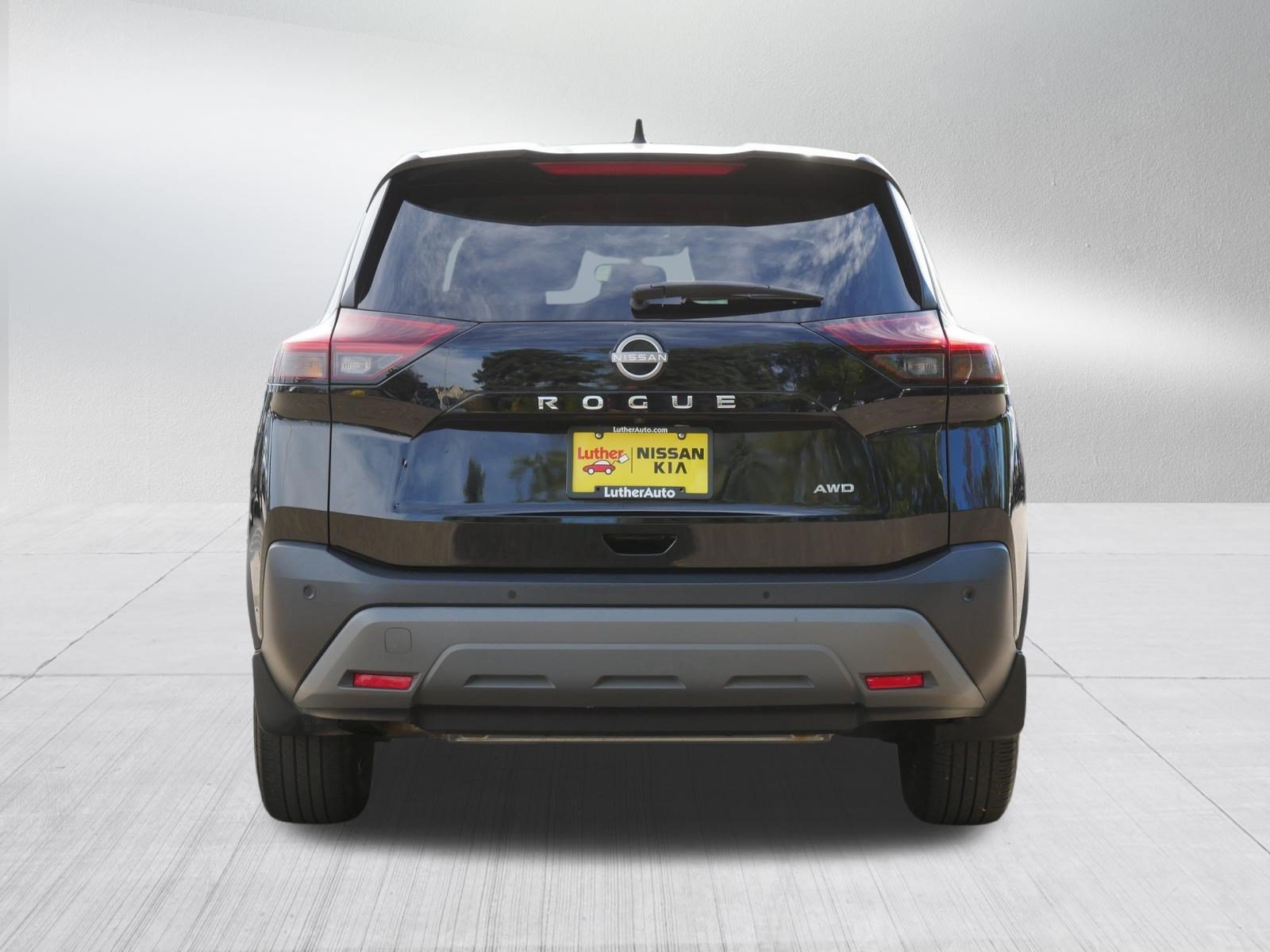 Certified Used 2023 Super Black Nissan S image 6