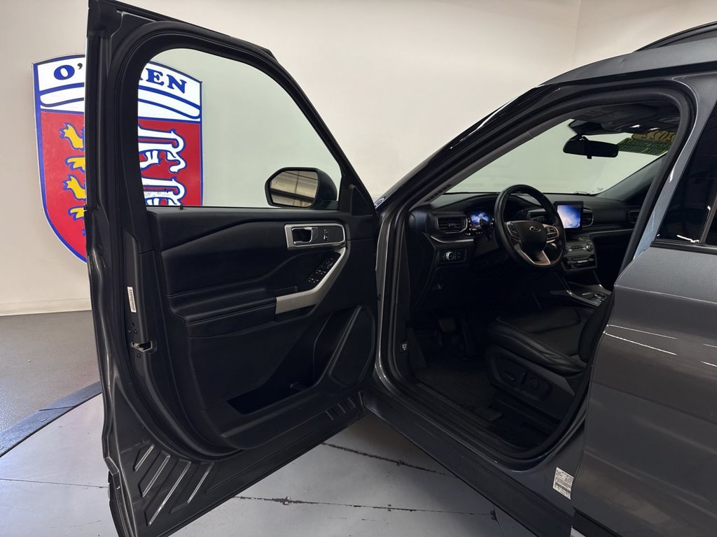 Used 2022 Gray Metallic Ford XLT image 12