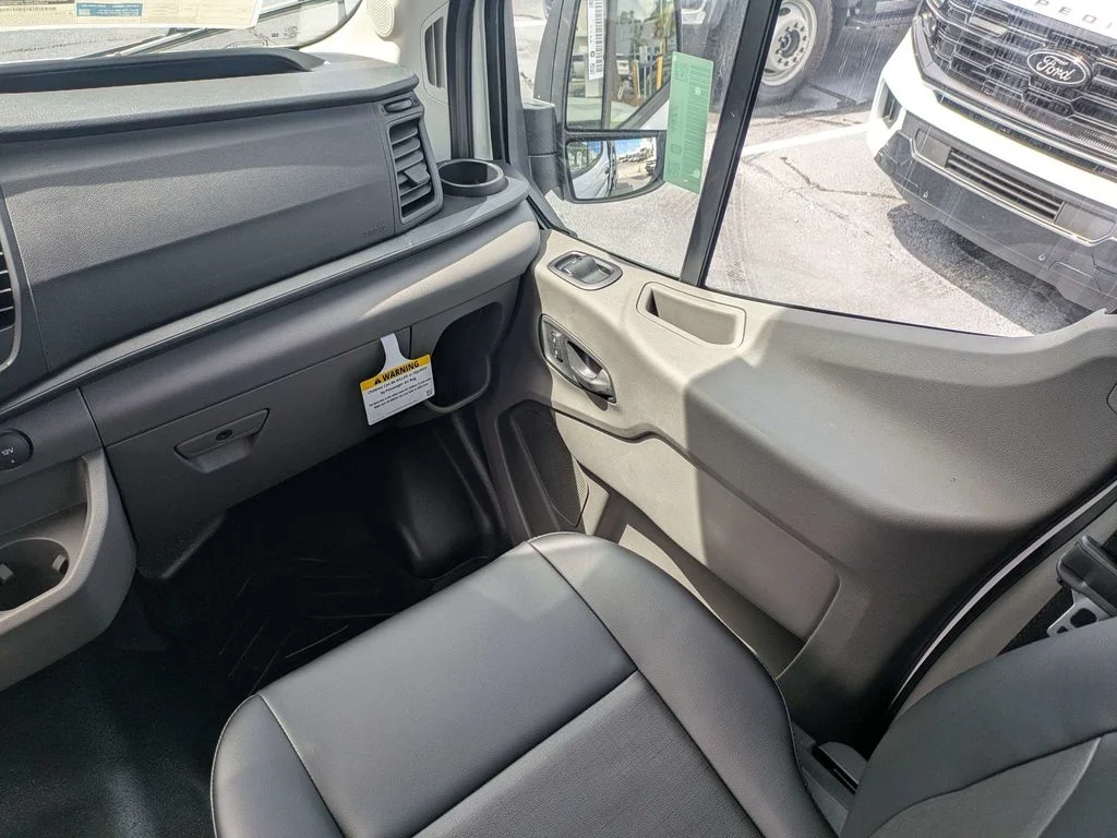 New 2026 Oxford White Ford Base image 17