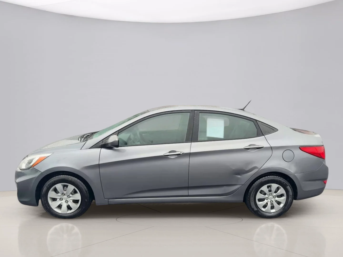 Used 2016 Gray Hyundai SE image 2
