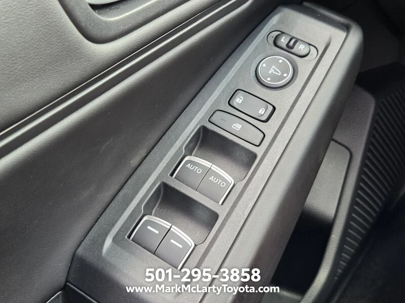 Used 2025 Solar Silver Metallic Honda SE CVT image 25