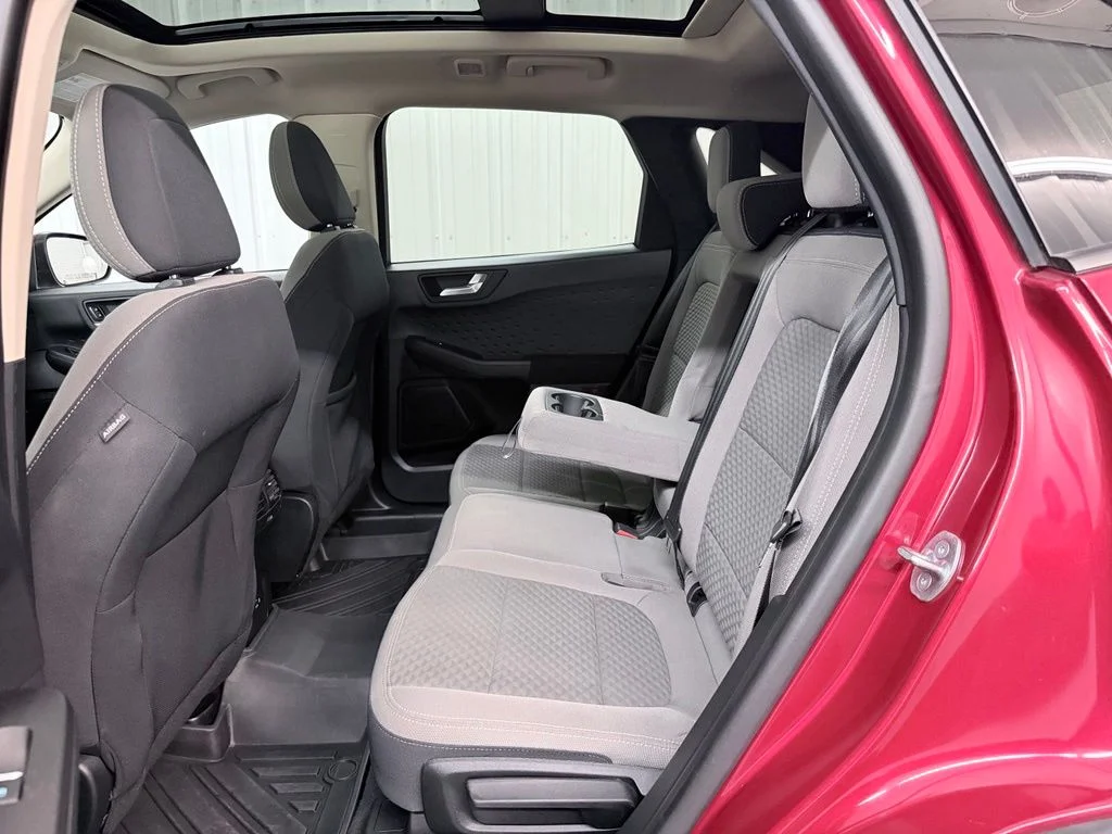 Used 2020 Red Ford SE image 33