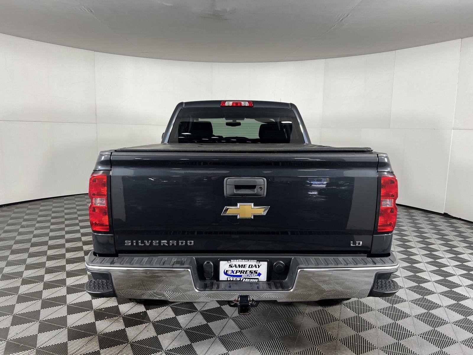 Used 2019 Graphite Metallic Chevrolet LT image 6