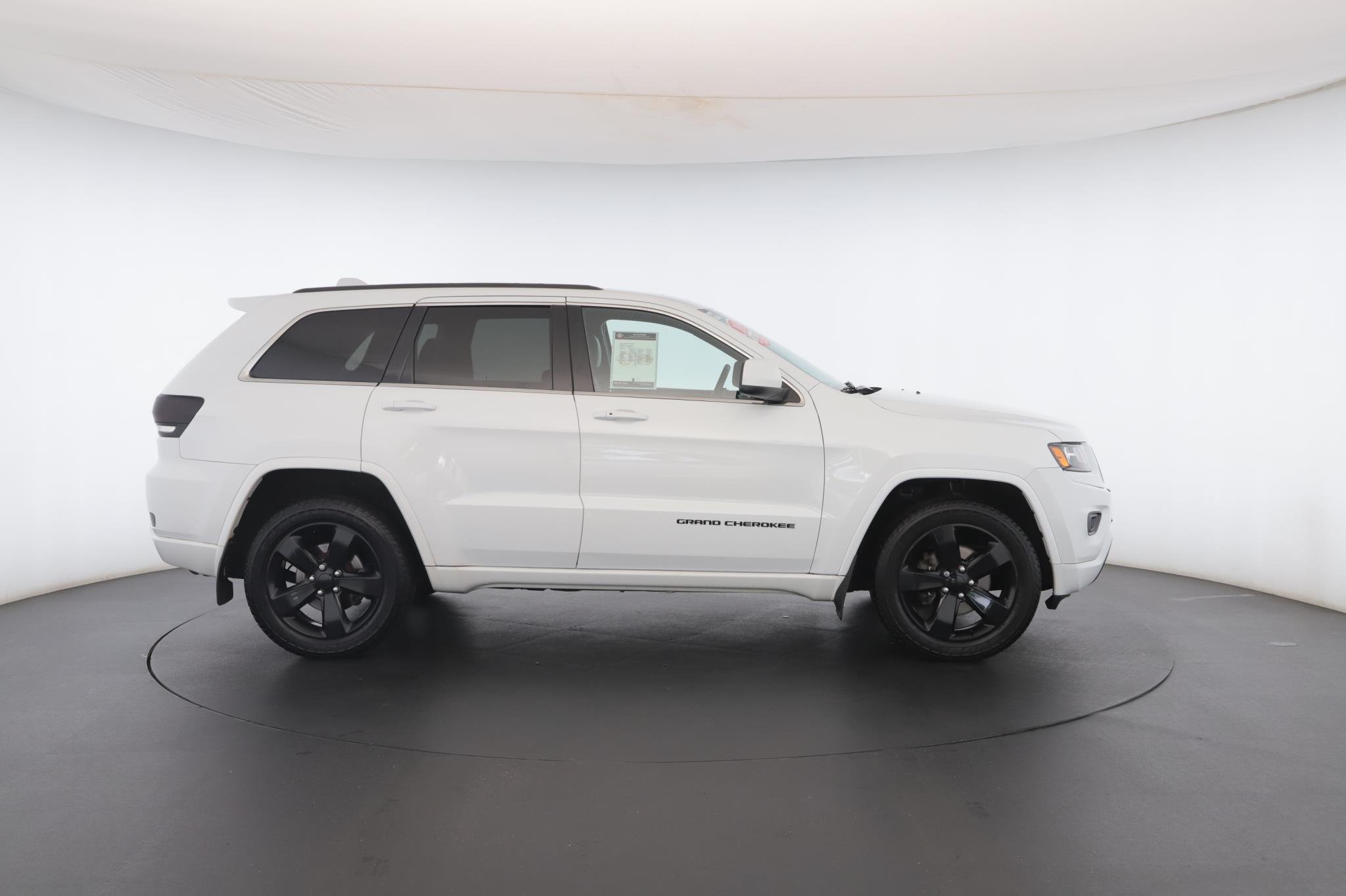 Used 2015 Bright White Clearcoat Jeep Altitude image 32