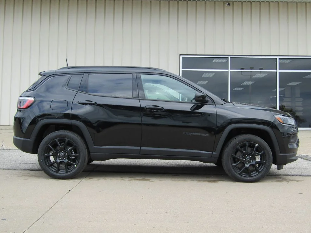 New 2026 Diamond Black Crystal Pearlcoat Jeep Latitude image 2