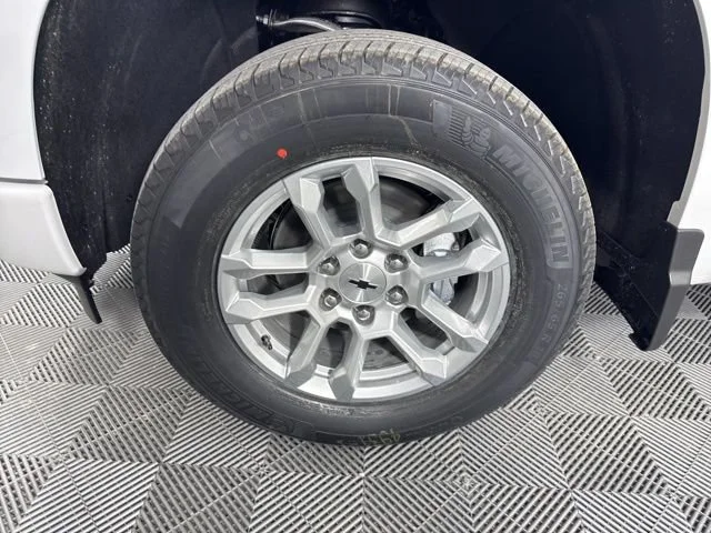 New 2026 Summit White Chevrolet RST image 7