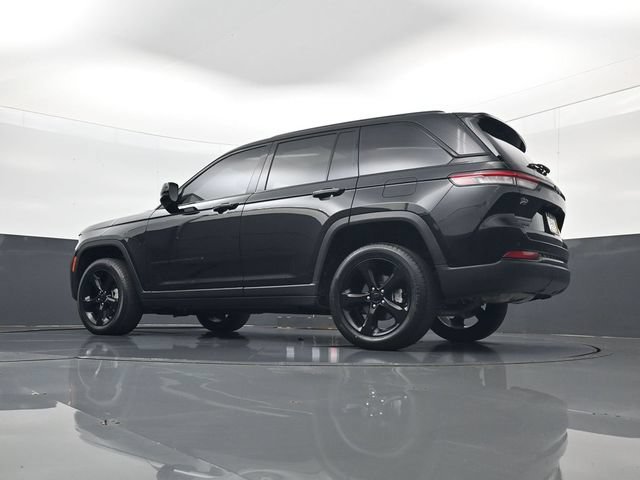 Used 2025 Black Jeep Limited 4x4 image 27
